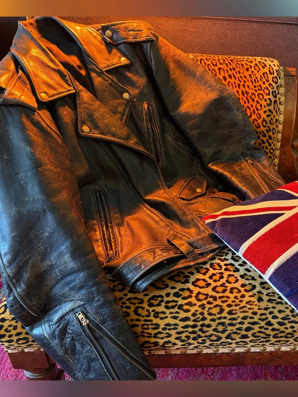 Men's Vintage 1970s Black Leather Biker Jacket - Classic Moto Style